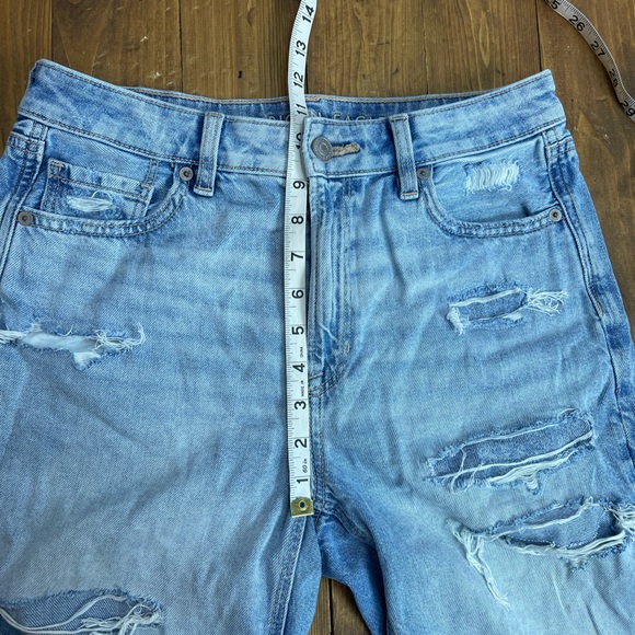 American Eagle Outfitters size 4 regular mom straight jeans destroyed distressed - Picture 7 of 10